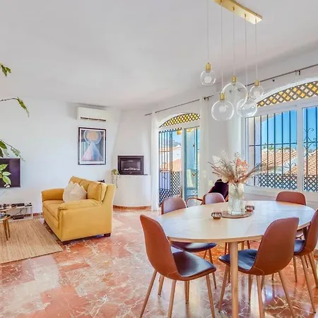 Casa Cielo Azul - Only 10 Mins Walk To Everything! 内尔哈